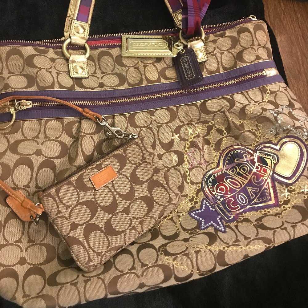 Coach Poppy Tote with wristlet included